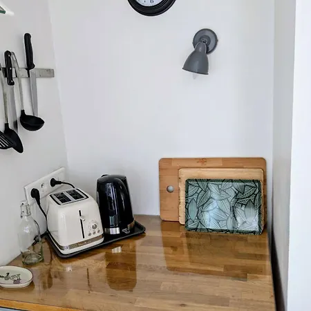 Petite Maison Au Chateau De La Mogere Tatil Evi